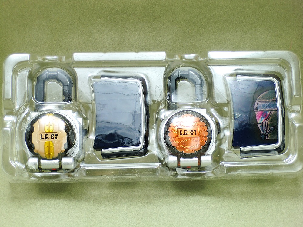 BANDAI - DXロックシード ブラーボ、グリドンセット  黒影、ナックルセット DXロックシード 仮面ライダーナックル＆黒影セット | 仮面