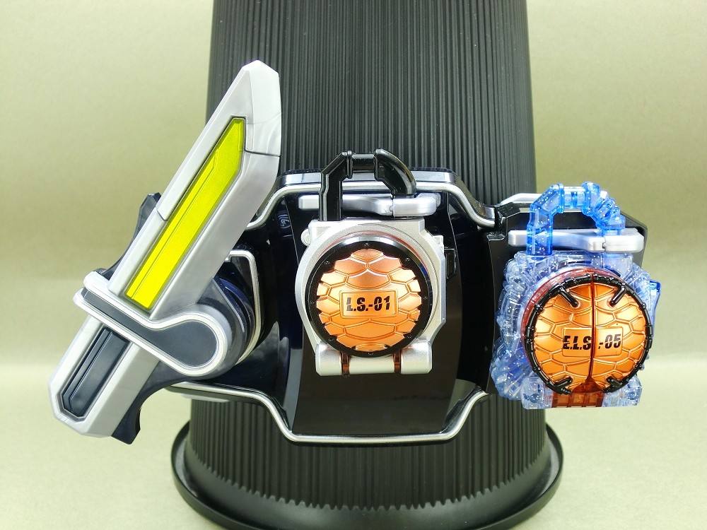 限定マツボックリ エナジー ロックシード 劇場版 仮面ライダー鎧武／ガイム」に登場のロックシードを