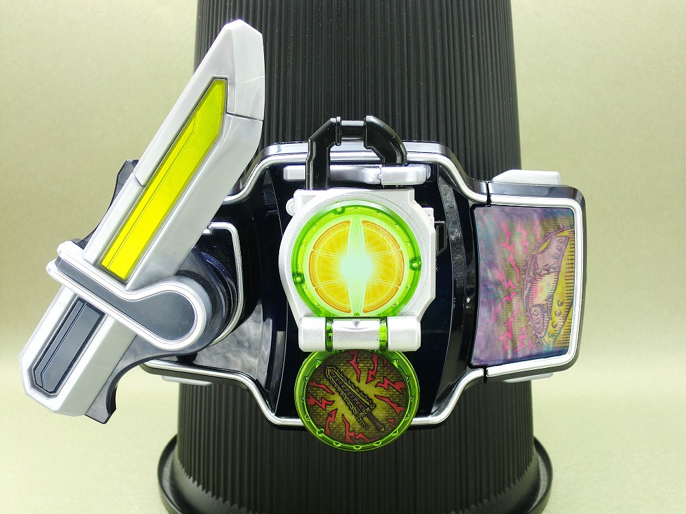 バンダイ DXロックシード 仮面ライダーブラーボ&グリドンセット