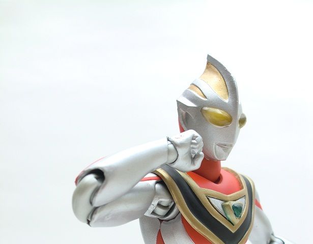 バンダイ ULTRA-ACT ウルトラマンガイア(V2) レビュー : 冷やし