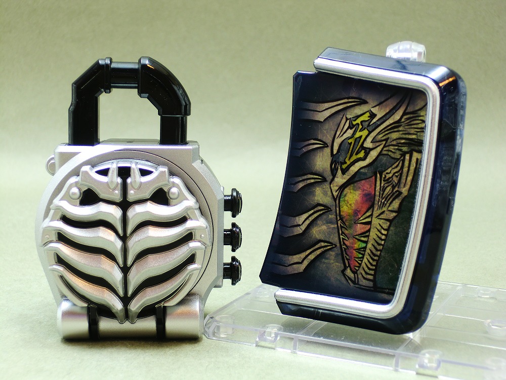 バンダイ DXフィフティーンロックシード 仮面ライダー