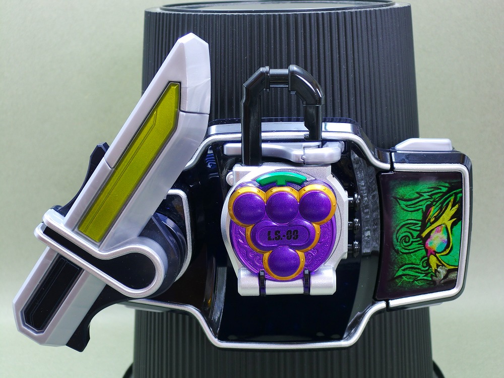 バンダイ DXブドウロックシード 仮面ライダー龍玄セット バンダイ DXブドウロックシード 仮面ライダー龍玄セット