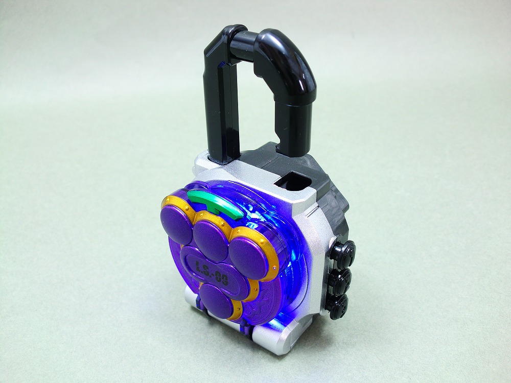 戦極ドライバー、ロックシード、仮面ライダー鎧武 ブドウ龍砲セット Amazon.co.jp: / 鎧武 DXブドウロックシード 龍玄セット