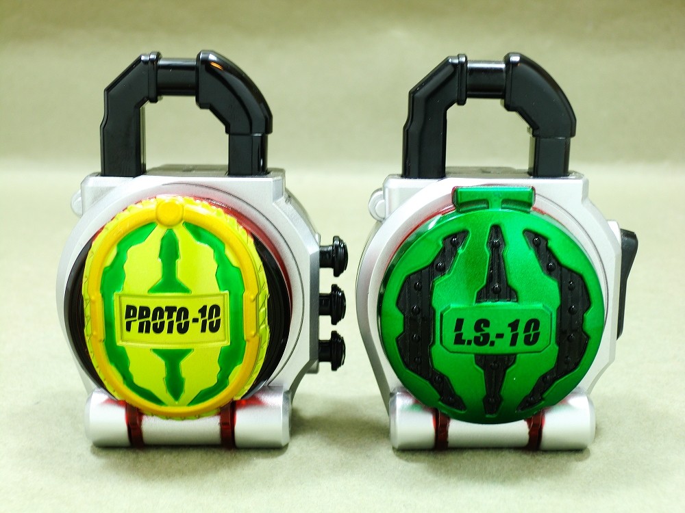 バンダイ DXウォーターメロンロックシード 仮面ライダー斬月