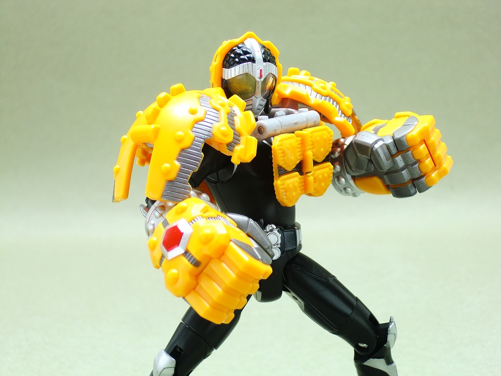 AC PB04 仮面ライダーナックル クルミアームズ 仮面ライダー鎧武/ガイム AC PB04 仮面ライダーナックル クルミ