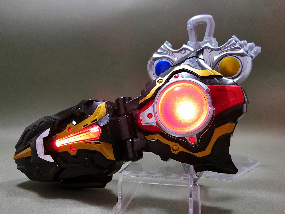 バンダイ DXウルトラマンタイガフォトンアースキーホルダー