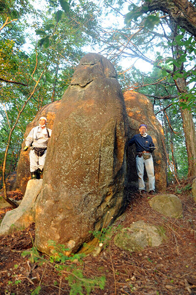 中津川市 浅間山の巨石群 2, 3 : HIDA KANAYAMA 金山巨石群と筋骨