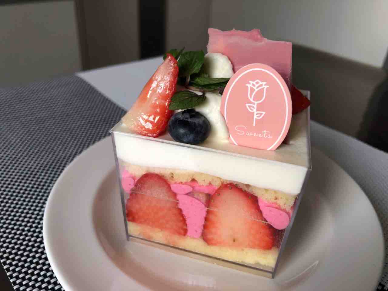 東金町にある洋菓子店 Cafe J カフェ ジェイ で ストロベリーショートケーキ と かぼちゃチーズケーキ 買って食べてみた かつしかく通信 東京都葛飾区の地域情報サイト