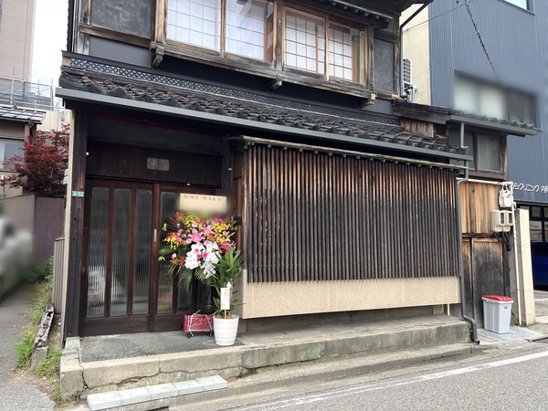 本町に『鮨 髙森』なる寿司店がオープンしてる。