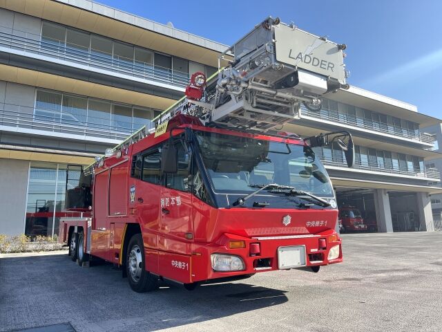 消防士気分を体験！はしご車&ポンプ車に乗れる！『アル・プラザ金沢