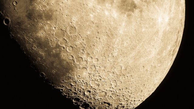 アポロ15号が持ち帰った月の石が金沢に？！『教育プラザ富樫』で『月の