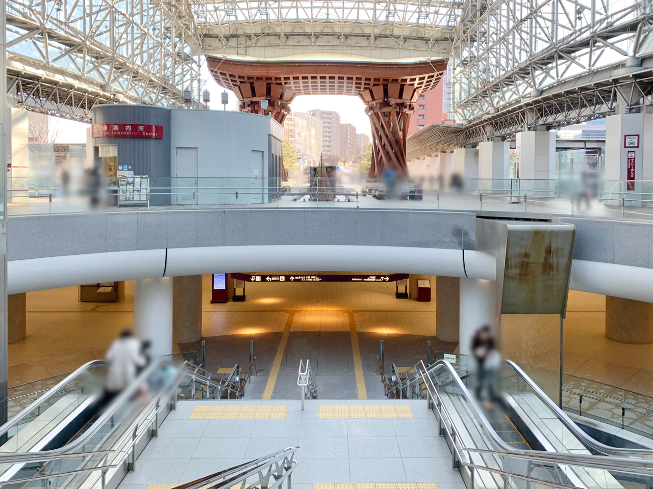 金沢デイズ Twitterで話題!『金沢駅東もてなしドーム地下広場』にある『化石』が新名所に!?早速見に行ってみた。