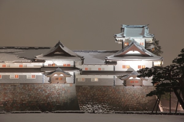 冬の金沢城