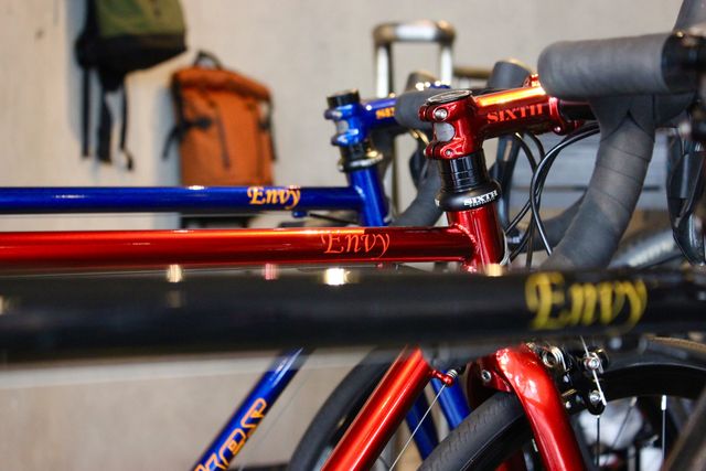 シンプルなのに主張する存在感。rockbikesのクロモリロードEnvy : K&M