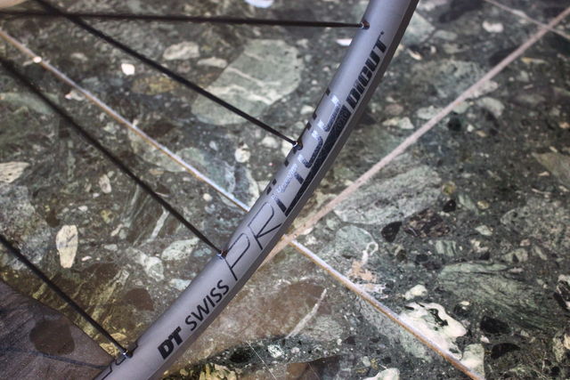 注目のホイール DT SWISS PR1400 DICUT OXIC 入荷! : K&M CYCLE 注目のホイール DT SWISS PR1400 DICUT OXIC 入荷! : K&M CYCLE