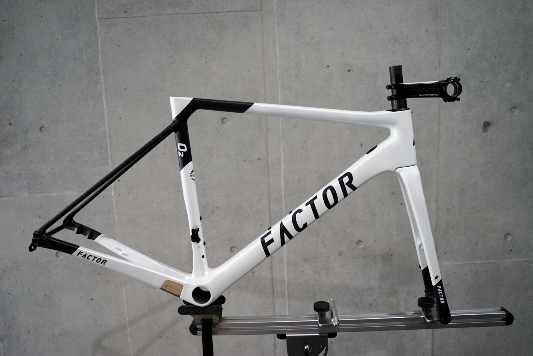 Factor o2 フレームセットのみ 2022-FACTOR-O2-FRAME.jpg?fit=