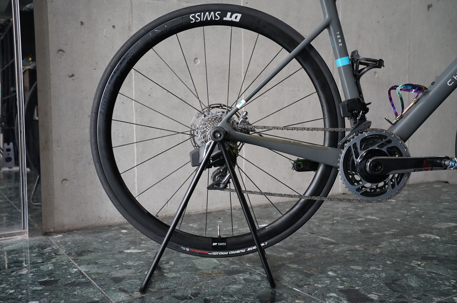 ちょっと便利でありがたい レバー付スルーアクスル用スタンド入荷 K M Cycle Blog