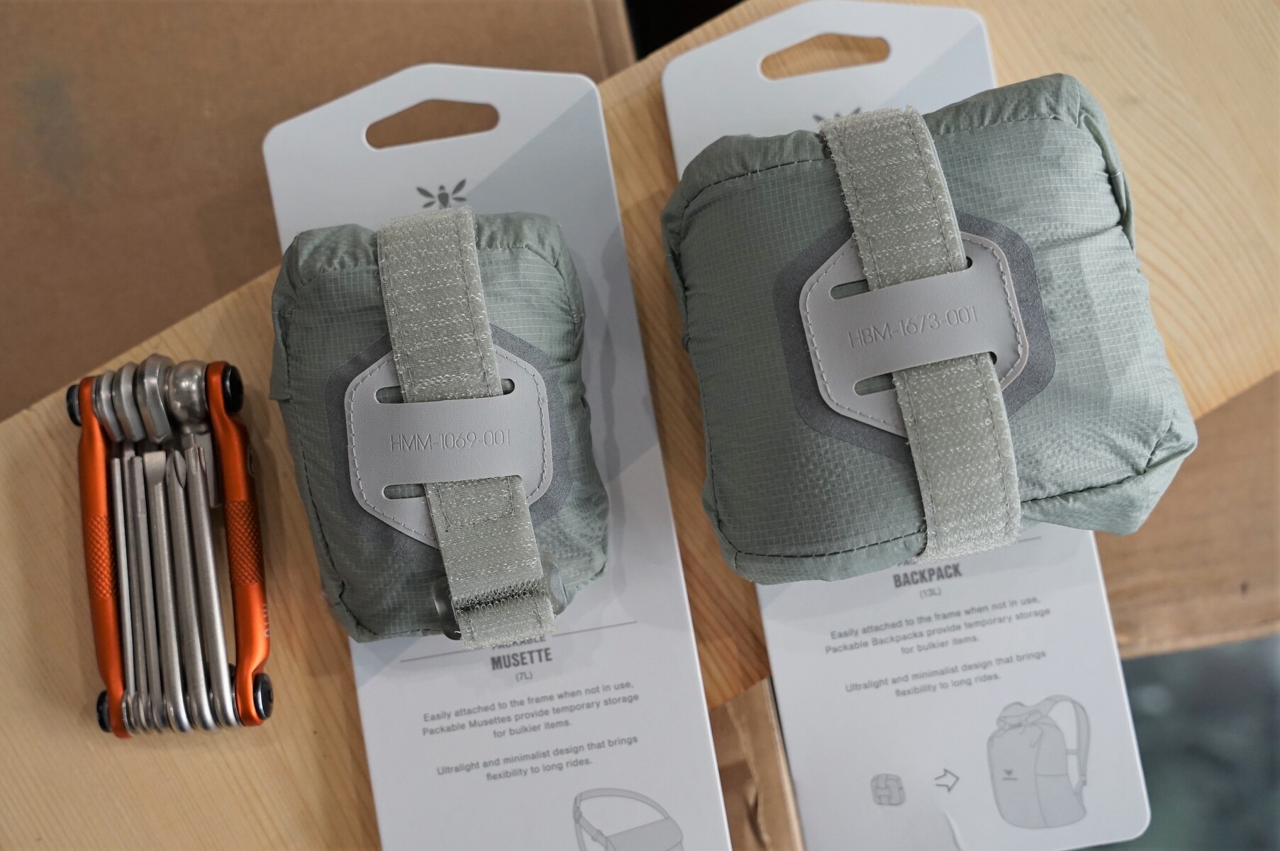 APIDURAの新製品！折りたたみ可能なサコッシュ＆バックパック