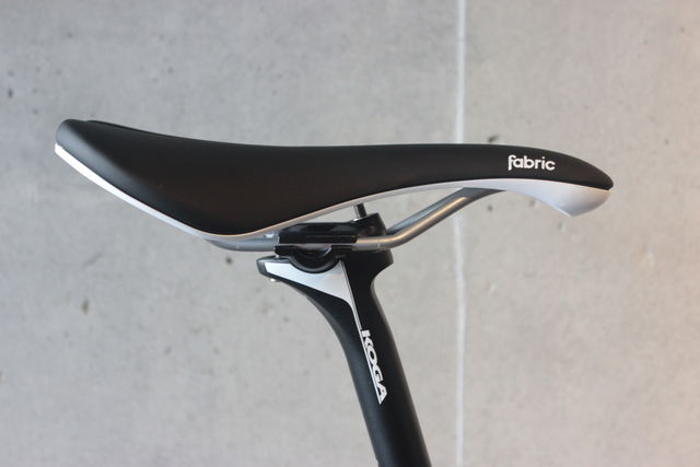 fabric Scoop Ultimate Flat サドル FABRIC(ファブリック) サドル アトミック サイクル