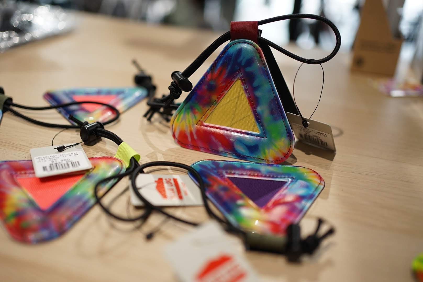 三角リフレクターに鮮やかカラーが新登場 : K&M CYCLE BLOG