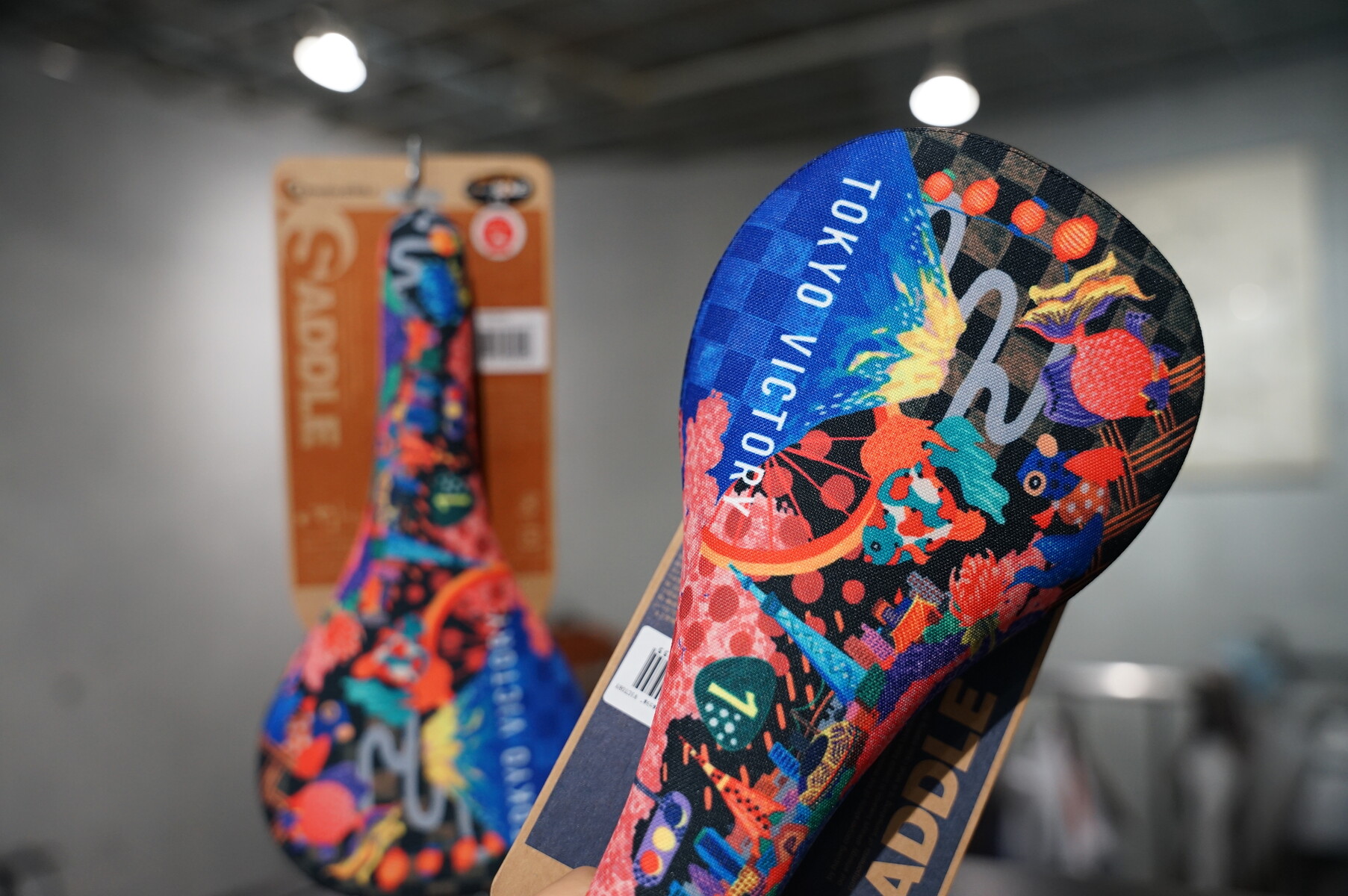 ＜KAAKさん専用＞サドル＋花の版画＋サンタ＋デニーロールの4点 東京サンエス イラストレーターPちゃんとコラボした特別デザイン