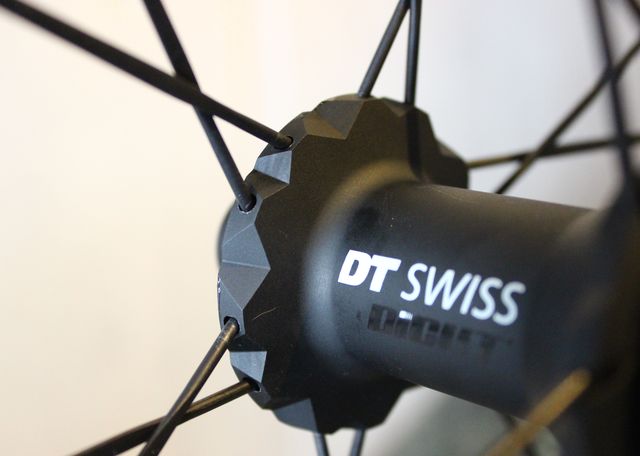 注目のホイール DT SWISS PR1400 DICUT OXIC 入荷! : K&M CYCLE 注目のホイール DT SWISS PR1400 DICUT OXIC 入荷! : K&M CYCLE