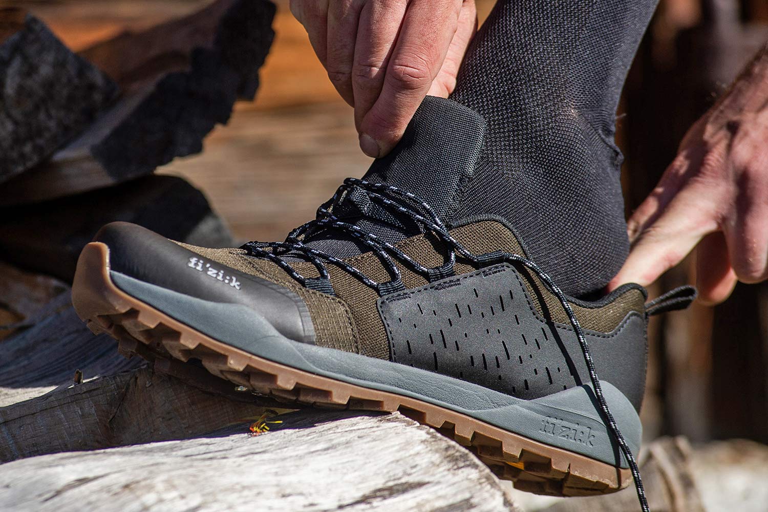 FIZIK フィジーク X2 TERRA ERGOLACE テラ エルゴレース FLAT GTX ANTHRA/BK : Fizik(フィジーク) X2 TERRA ERGOLACE AN⁄GRA 36 グレー