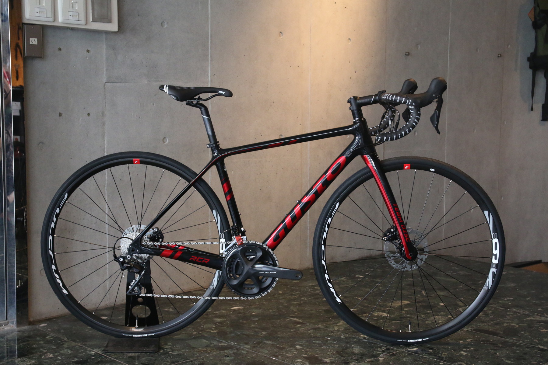 GUSTO RCR TEAM LIMITED DISC 2020年モデル ロードバイク