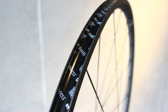 注目のホイール DT SWISS PR1400 DICUT OXIC 入荷! : K&M CYCLE 注目のホイール DT SWISS PR1400 DICUT OXIC 入荷! : K&M CYCLE