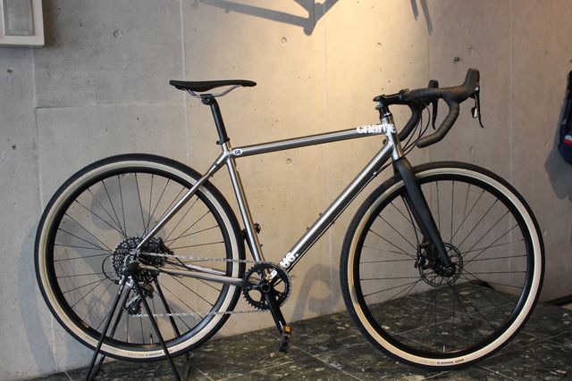 ChargeBikesのフラッグシップモデル「PLUG 5」が入荷してきました