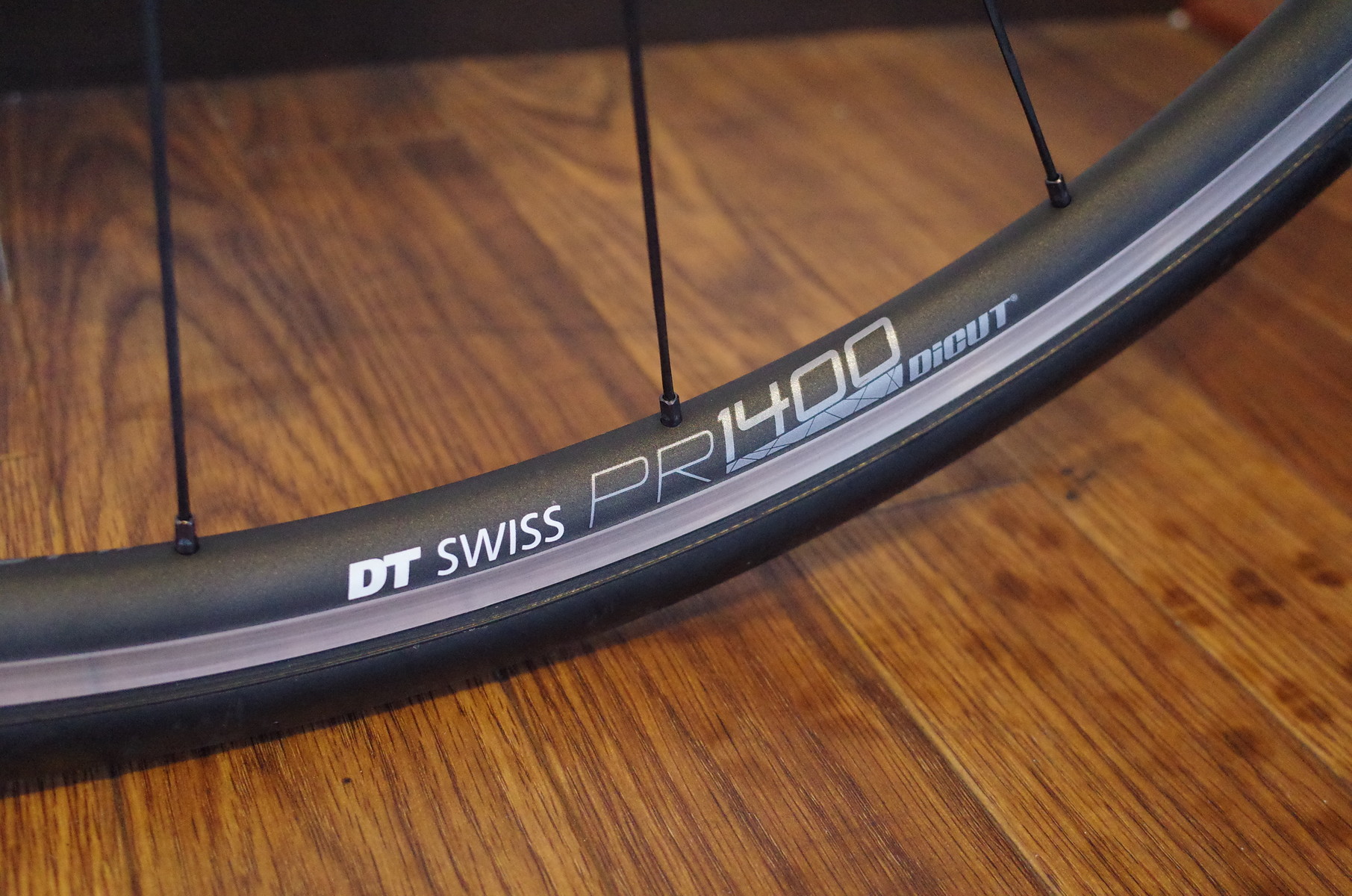 フォーク交換で軽量化。TNIカーボンフォーク+SCOTT SPEEDSTER フォーク交換で軽量化。TNIカーボンフォーク+SCOTT SPEEDSTER