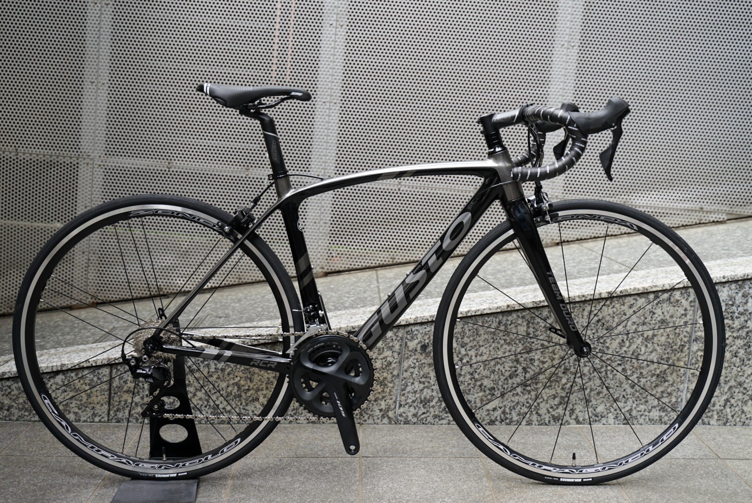 GUSTOのエンデュランスロードDURO 新色”グラファイト”入荷！ : K&M