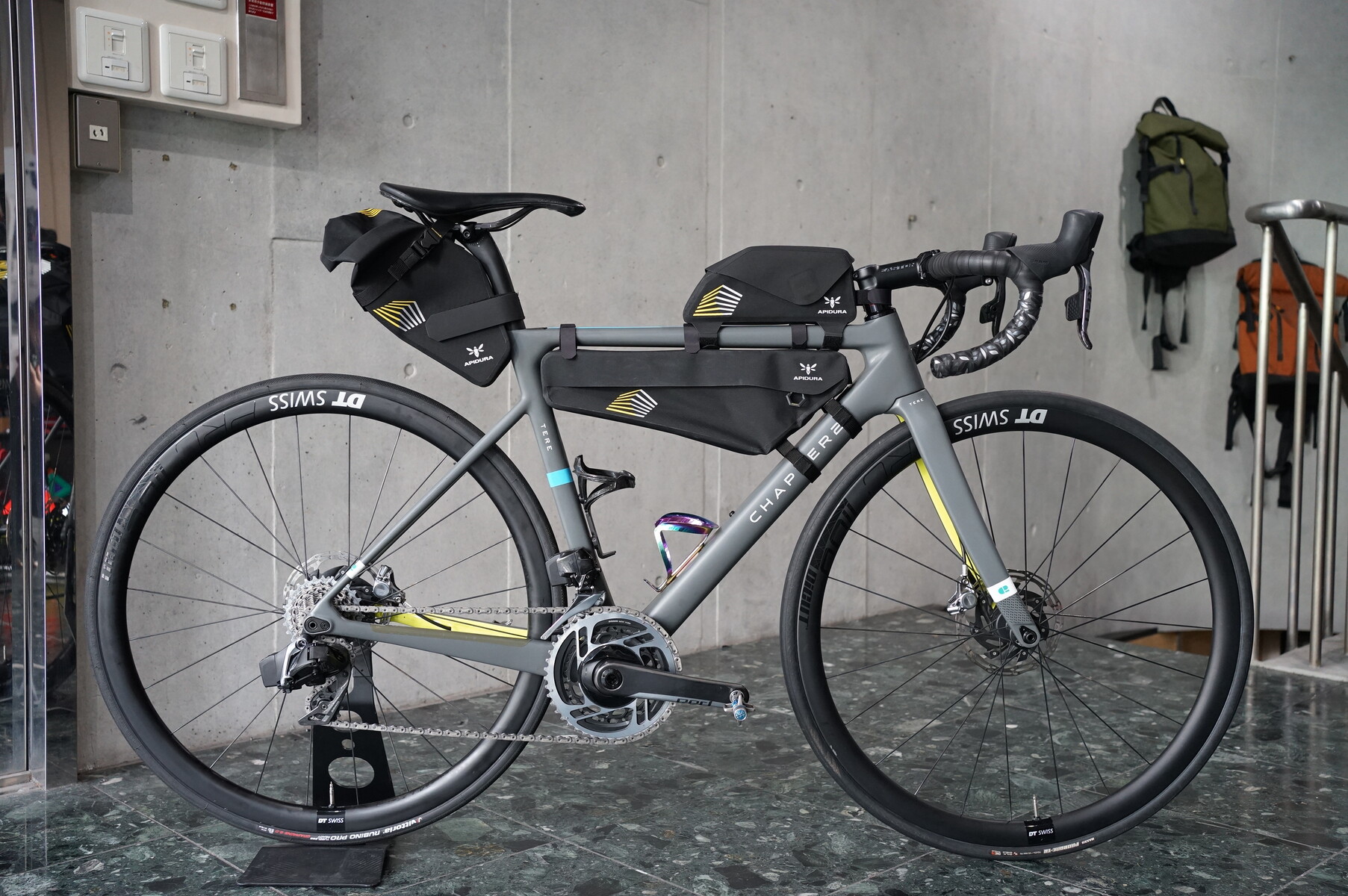 APIDURA アピデュラ レーシング フレームバッグ 2.4L - アクセサリー