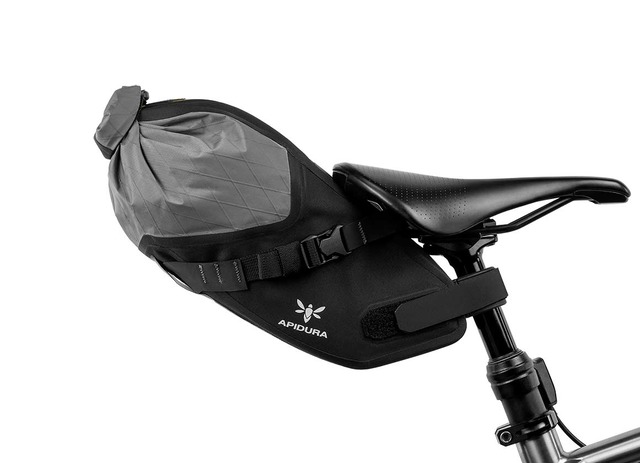 apidura-backcountry-saddle-pack-4.5l-on-bike-1 (1)