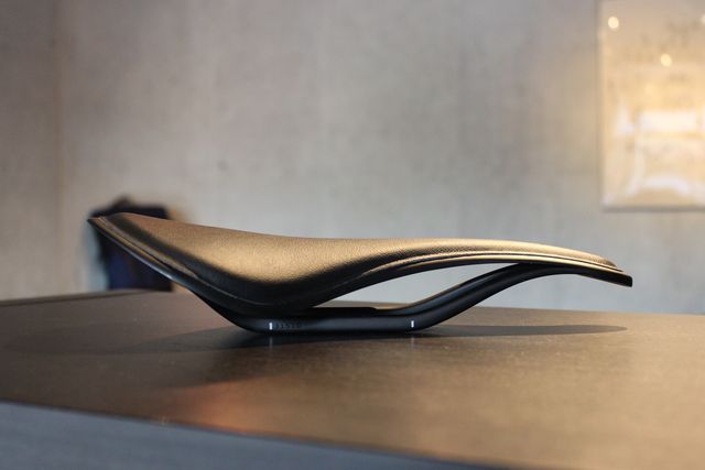 P10 ファブリック FABRIC AIRBUS ALM 超軽量 サドル これが最先端のものづくり。3Dプリンター製サドルfabric「ALM