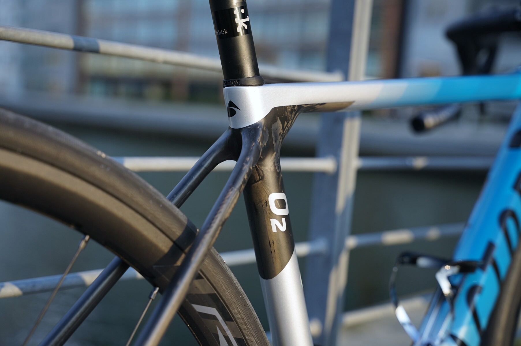 初めてのロードバイクはFACTOR O2!Miami Blue 組み上げ : K&M 初めてのロードバイクはFACTOR O2!Miami Blue 組み上げ : K&M