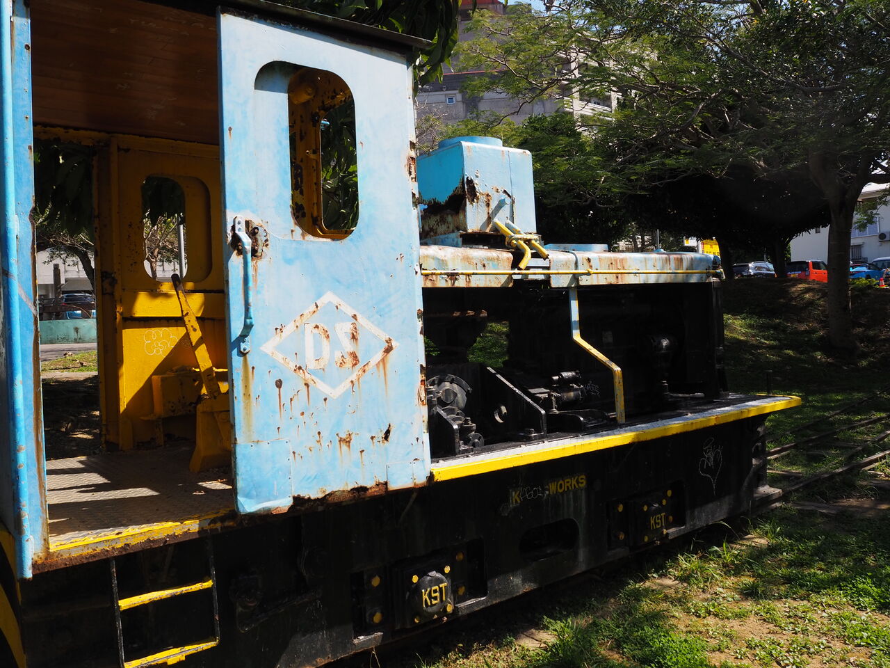 沖縄県営鉄道のレールとシュガートレインの保存車両 : にわかの日々