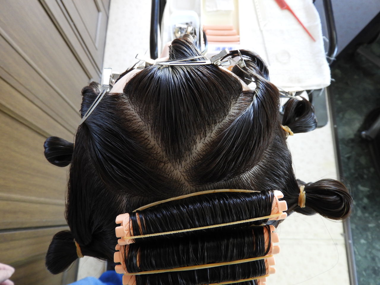 美容師国家試験 実技課題 ワインディング （第1ブロッキング） : 日本