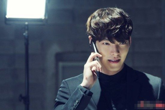 恋愛細胞】スーツ姿のキム・ウビン、ドラマ撮影現場のスチールカットが 