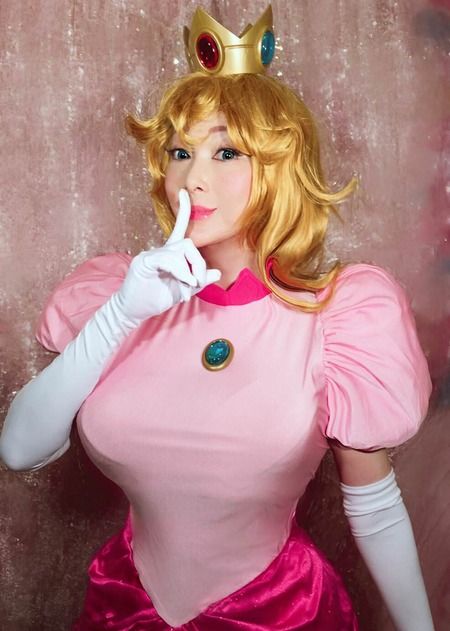 【画像】叶美香がピーチ姫のコスプレをした結果ｗｗｗｗ