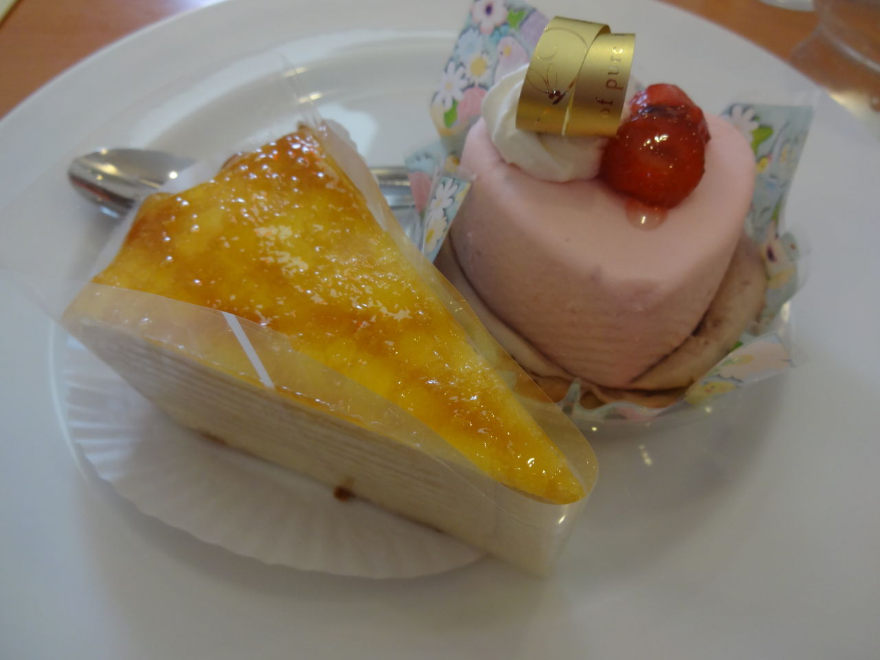 不二家のケーキバイキングでかのたんがペロリしたケーキ W 花音 詩音 の ぽこあぽこどろっぷ