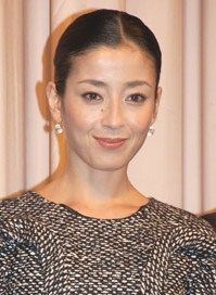 宮沢りえ　枕　画像