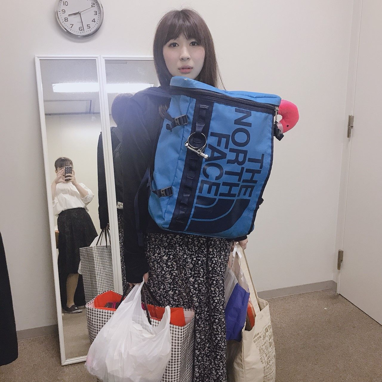 ���٤����