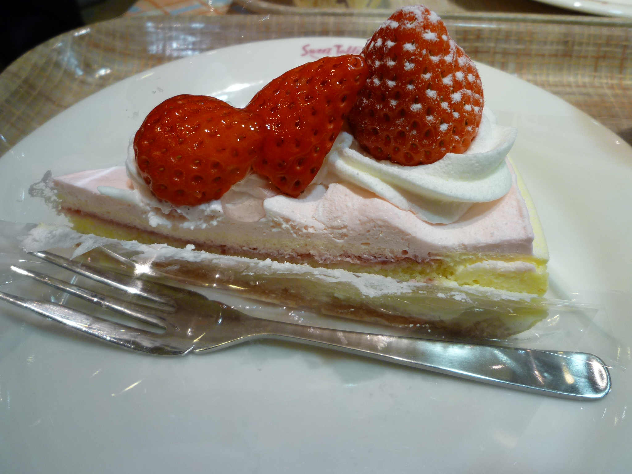 スープカレーのドルチェは北海道スイーツ フルーツケーキファクトリー すすきの店 カンマネの安心できるかわからないブログ