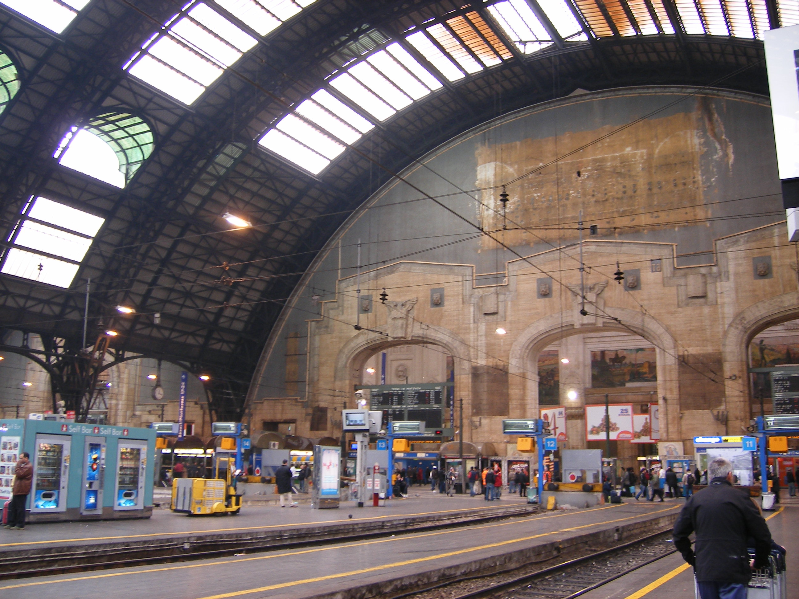 イタリアの風景 ミラノ中央駅 カンマネの安心できるかわからないブログ