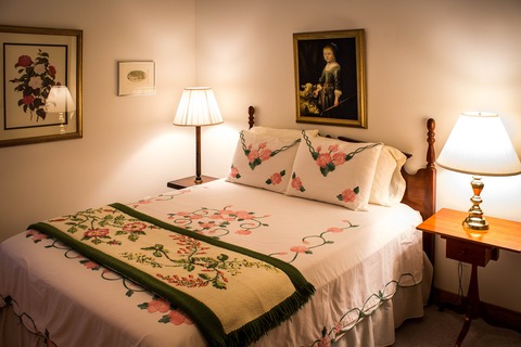 bedroom-g0044a7448_1920