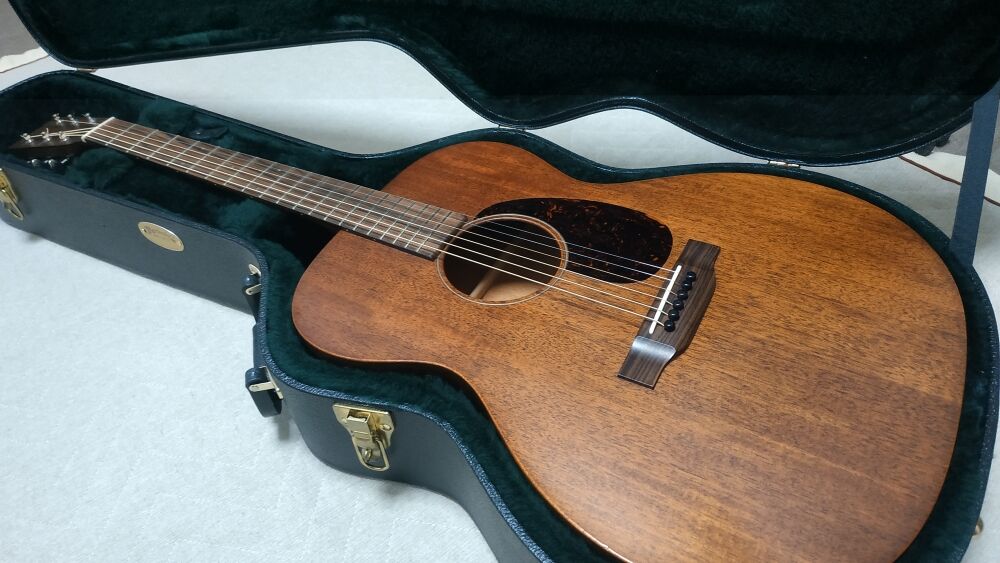 Martin ooo-15M : 仁科カオル の YAH! YAH! YAH!