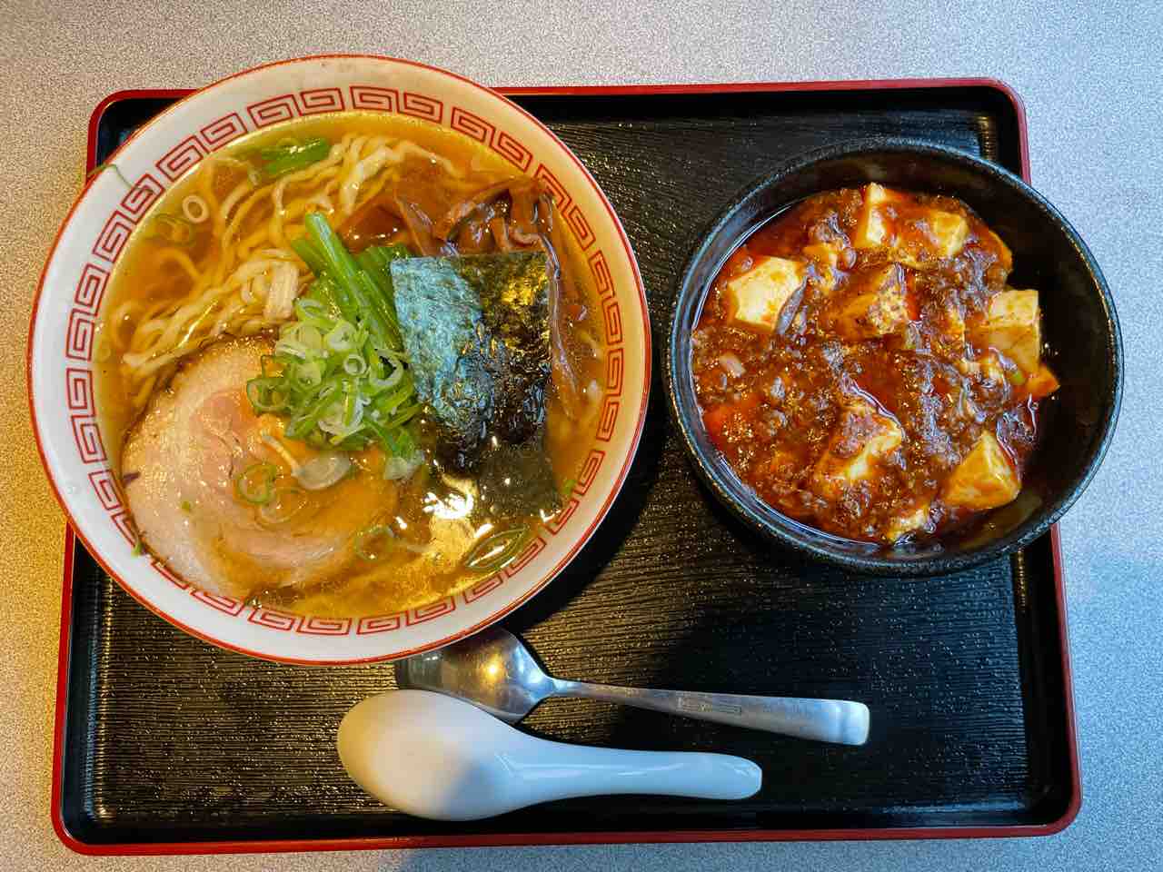 月 徳 飯店