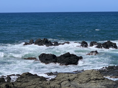 日本海の波