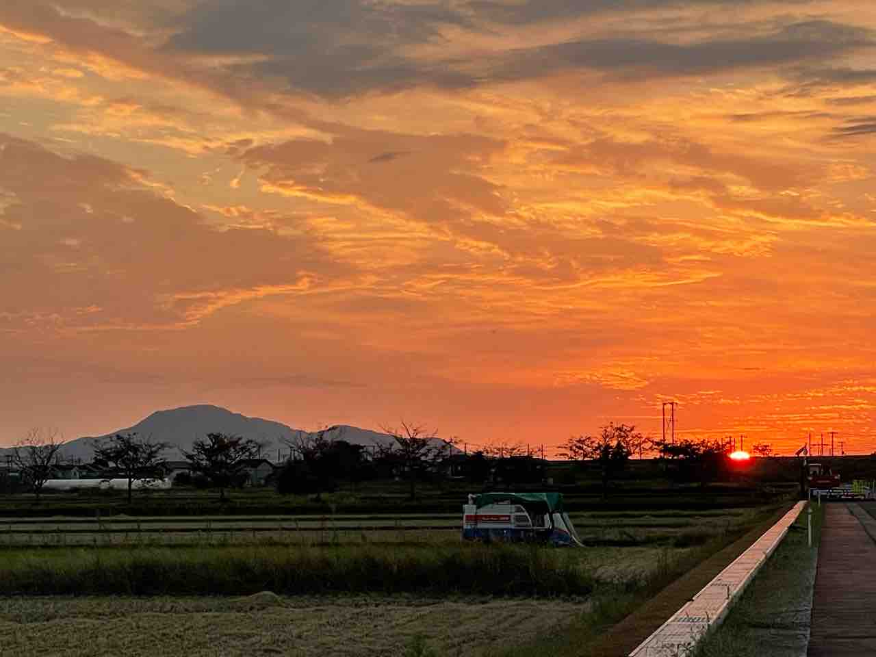 夕焼けから日没の田園風景 : 吹奏楽〜楽長の独り言(クラシックなやつ)
